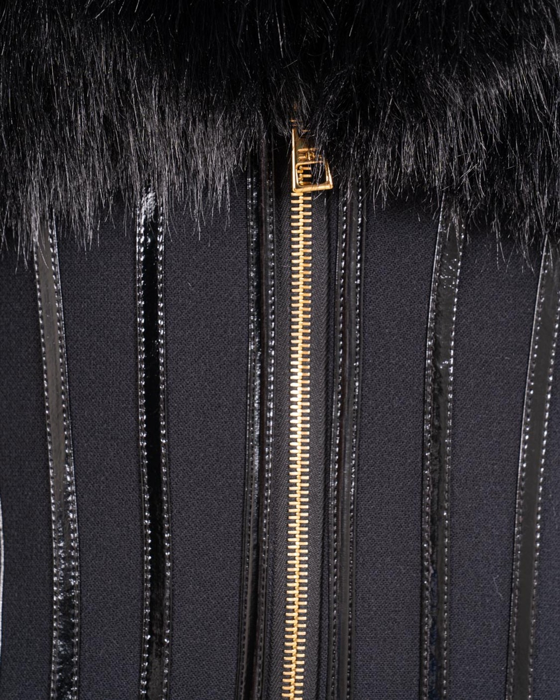 shop ELISABETTA FRANCHI  Giacchetto: Elisabetta Franchi giubbotto con effetto pelliccia e doppio crêpe.
Giubbotto con texture effetto pelliccia dalla vestibilità over. 
Si distingue per il collo e le maniche avvolgenti. 
Il punto vita è definito dalla costruzione a bustier in doppio crêpe, impreziosita da dettagli in vinile e dagli alamari decorativi sui fianchi.
Composizione: 100%Poliestere.
Fabbricato in Italia.. GB05A57E2-110 number 8104674